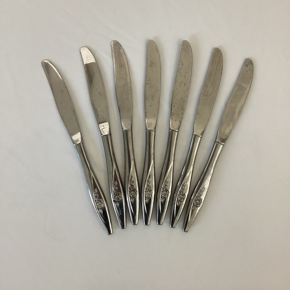 Oneida Lasting Rose Silverware Set - Picture 7 of 13